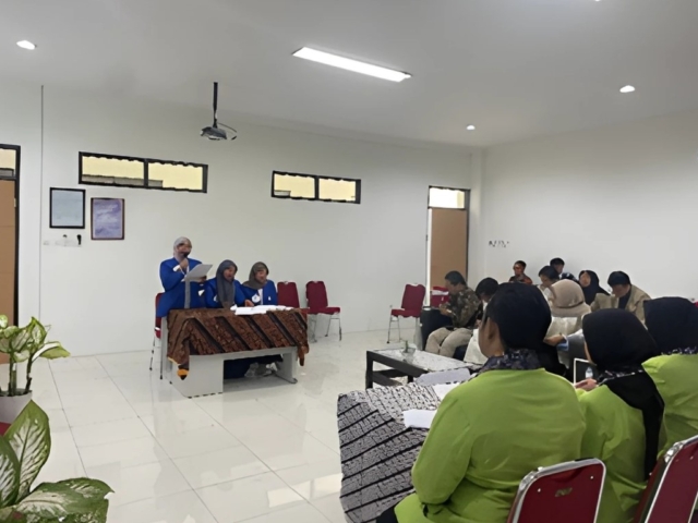 MAHASISWI FARMASI UII RAIH JUARA 3 DALAM LOMBA DEBAT NASIONAL PHARMACHAMP 2025