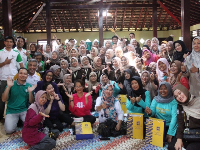  Pengabdian Masyarakat : Jurusan Farmasi edukasi masyarakat Suroharjo terkait tanaman herbal